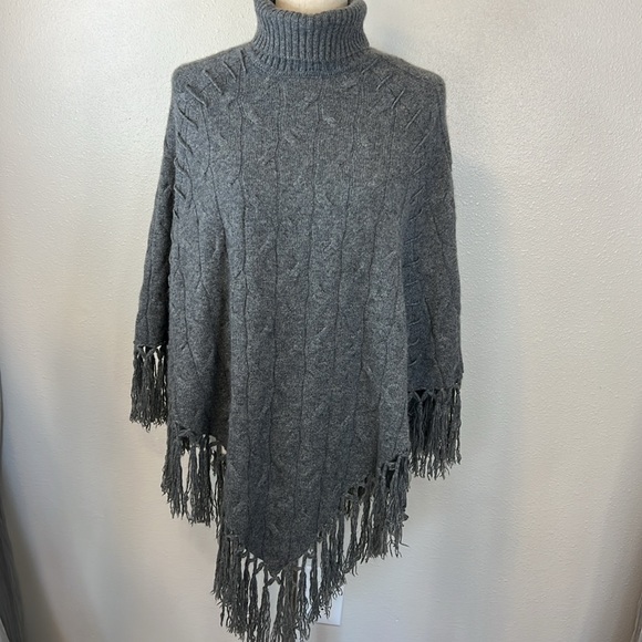 F Matthews Cashmere Sweaters - F MATTHEWS 100% Cashmere Cable Knit Sweater Poncho Fringe Turtleneck Charcoal OS